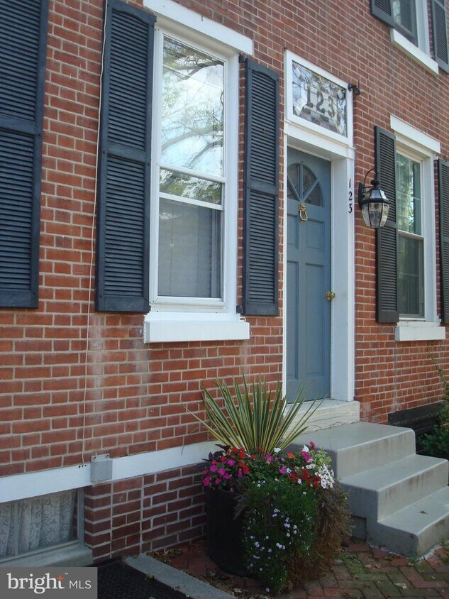 Primary Photo - 123 S Church St