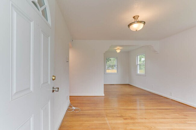 Building Photo - 7725 Fayver Ave