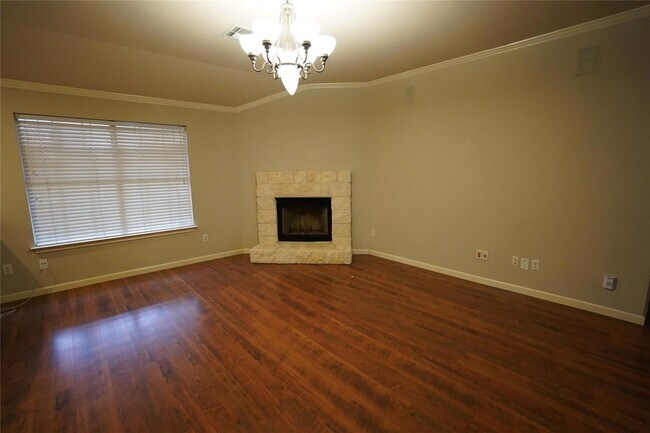 Foto del edificio - 5702 Fitchwood Ln