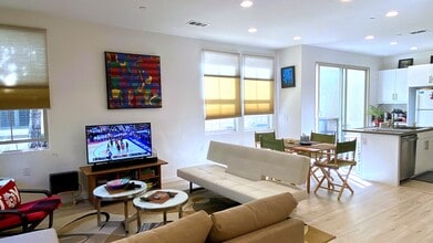 Building Photo - 22 Poppy