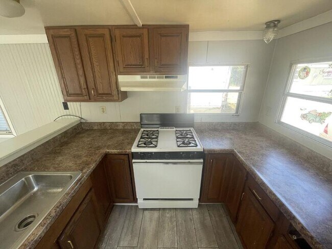 Foto del edificio - 140 N Pleasant Ave