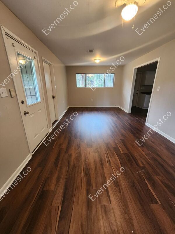 Building Photo - 338 Queen Julianna Ln