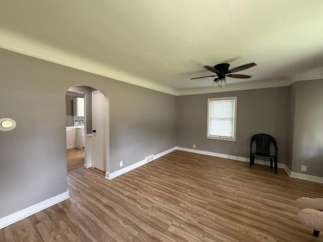 Foto del edificio - 1412 N Ballenger Hwy
