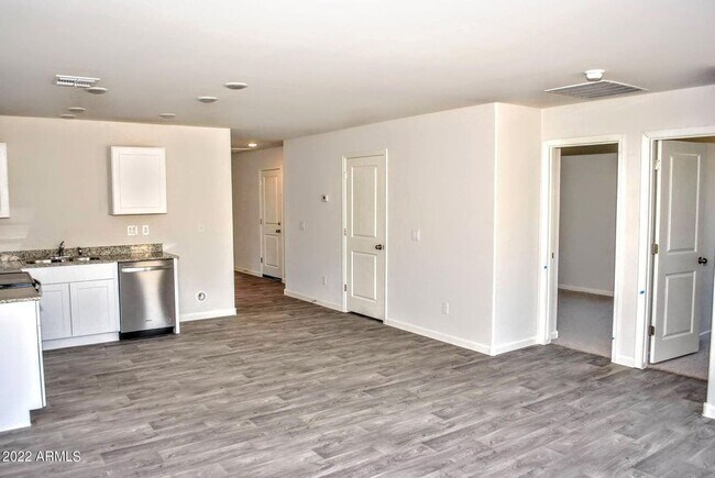 Foto del edificio - MOVE IN SPECIALS, INTERESTED?  4 BED | 2 B...