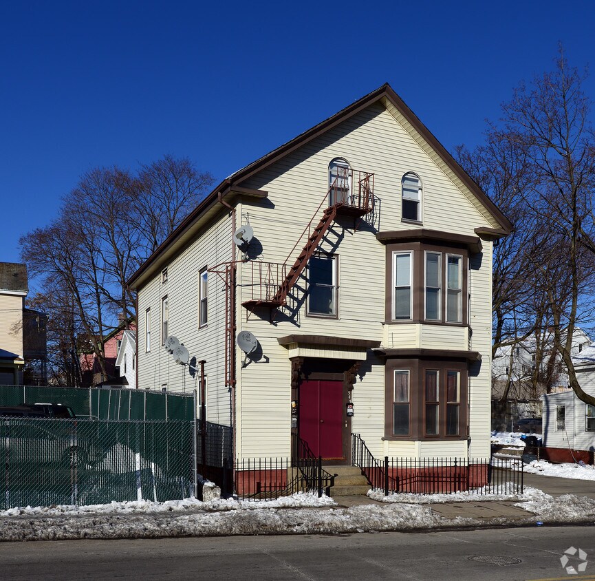 Primary Photo - 343-345 Plainfield St