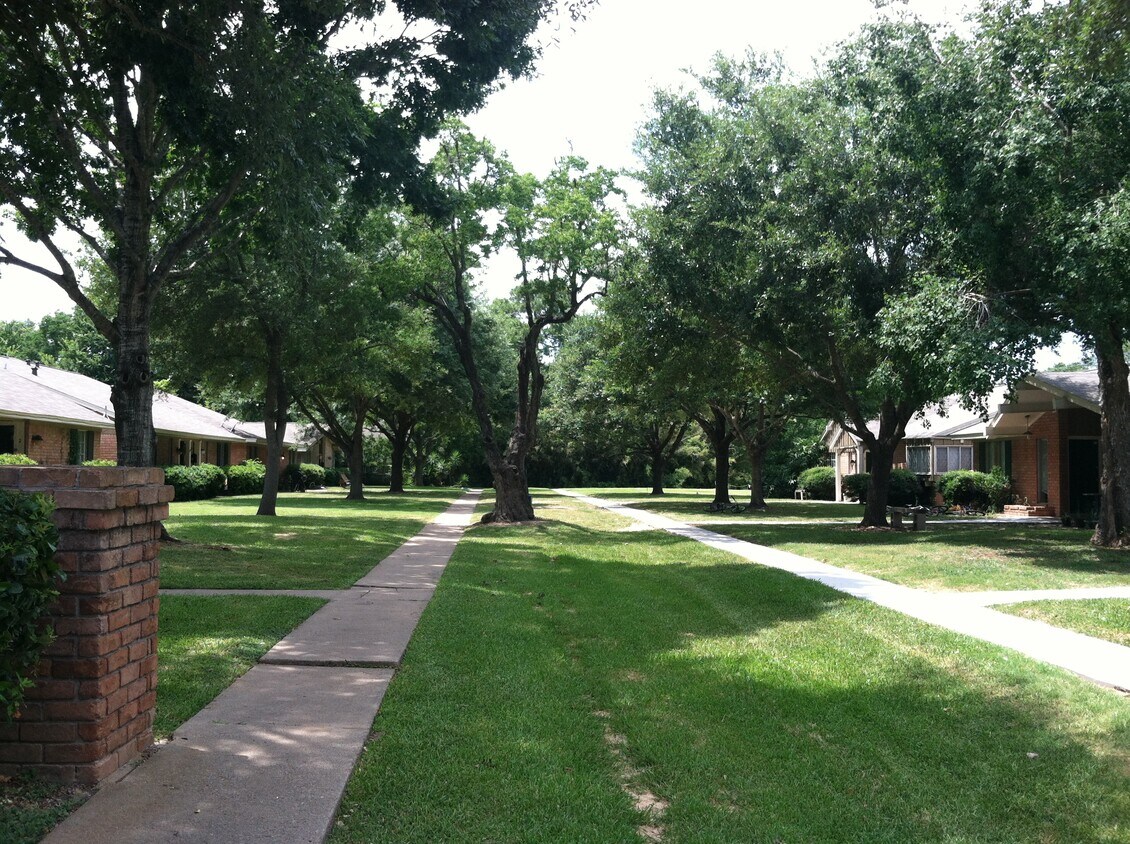 Foto principal - 206 Coryell St
