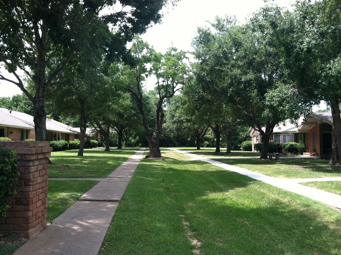 Primary Photo - 206 Coryell St
