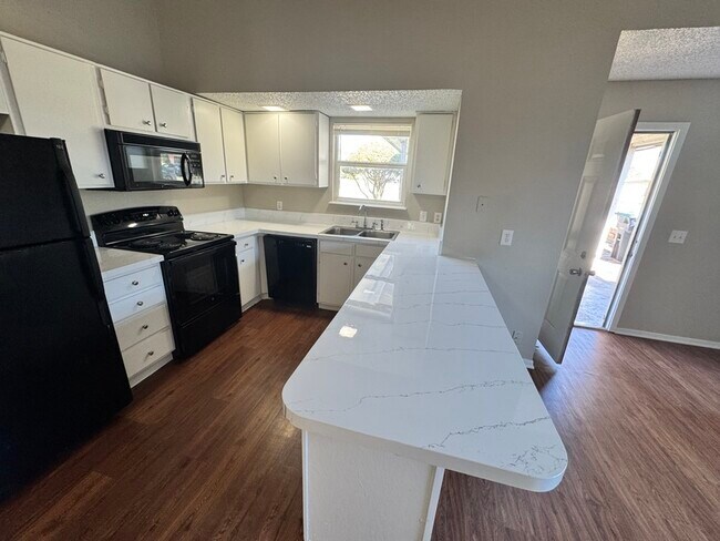 Building Photo - 4809 Houghton Ave