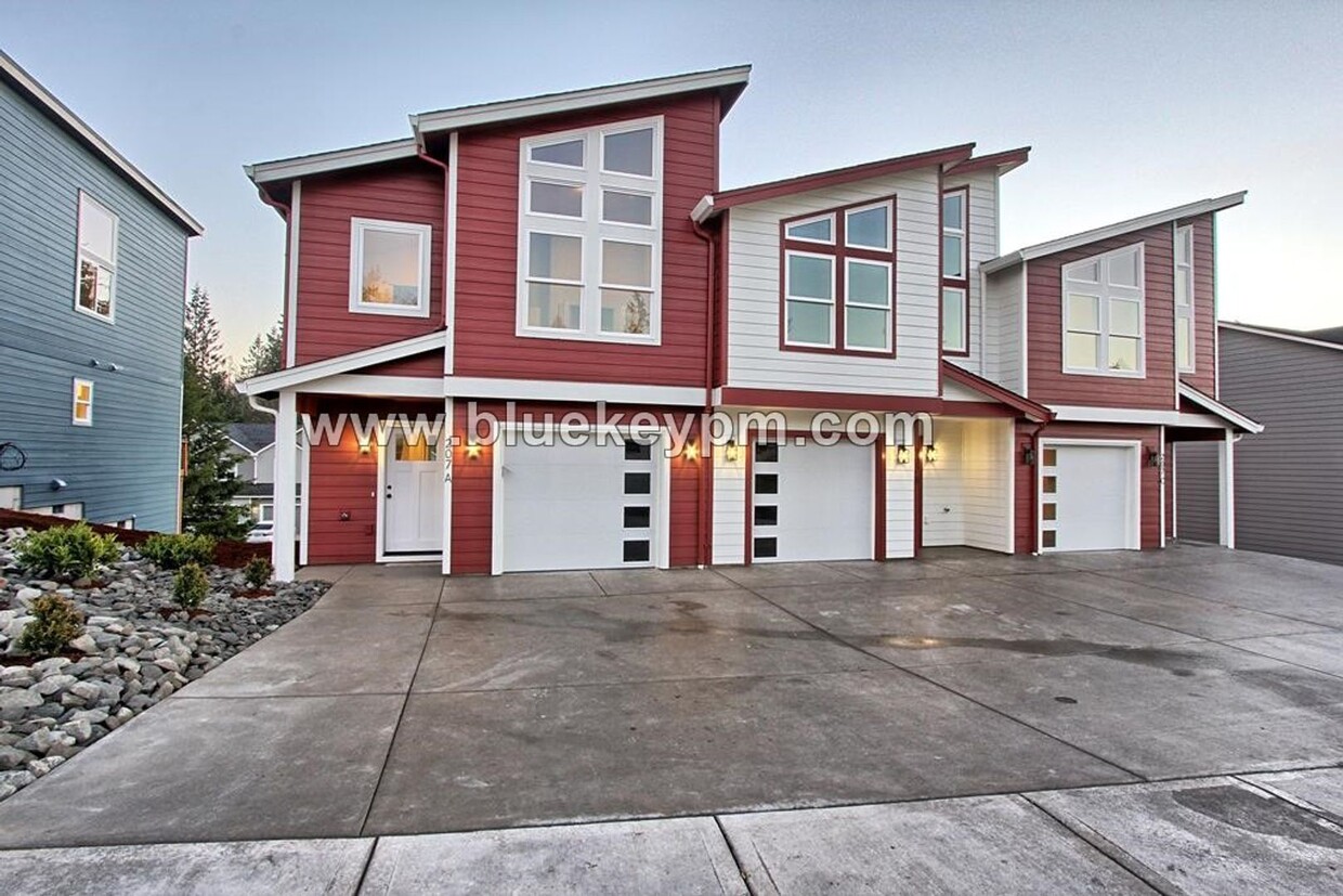 BRAND NEW! Unit 207-B: 3 Bed, 2.5 Bath To... - BRAND NEW! Unit 207-B:  3 Bed, 2.5 Bath To...