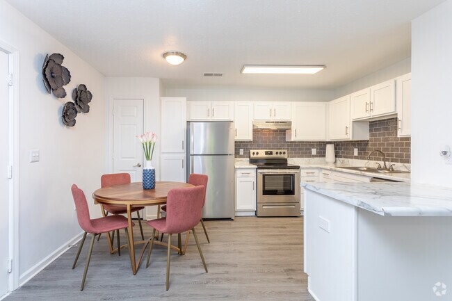 Espacio de comedor exclusivo - The Cole Apartments