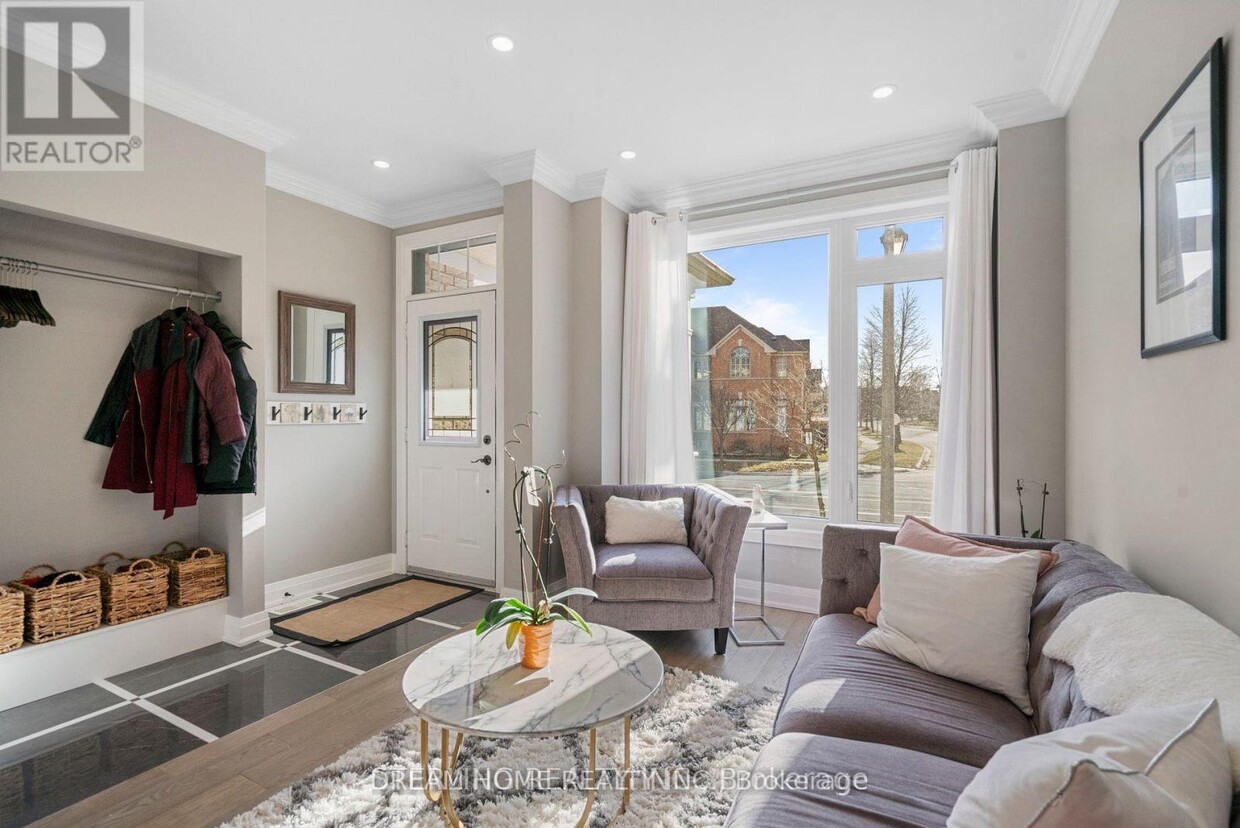 Photo principale - 206 Bur Oak Ave