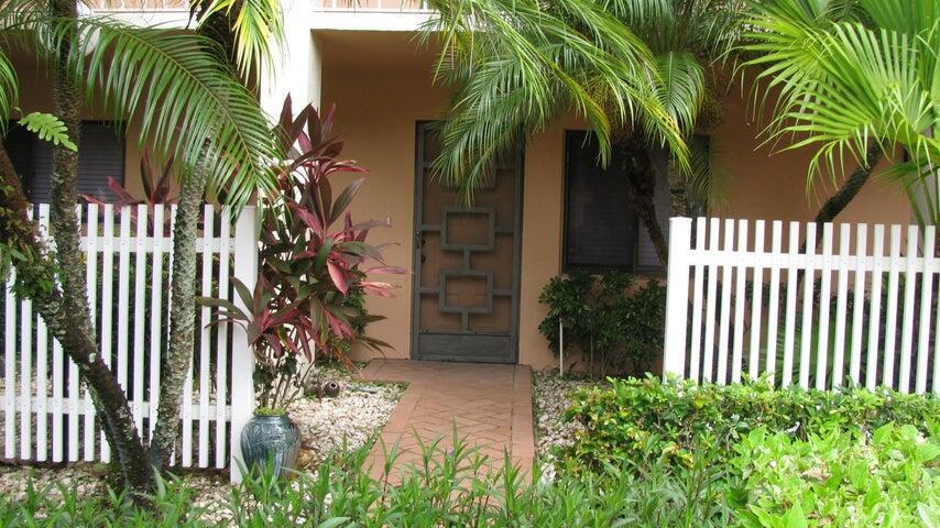 Foto principal - 7260 Kinghurst Dr