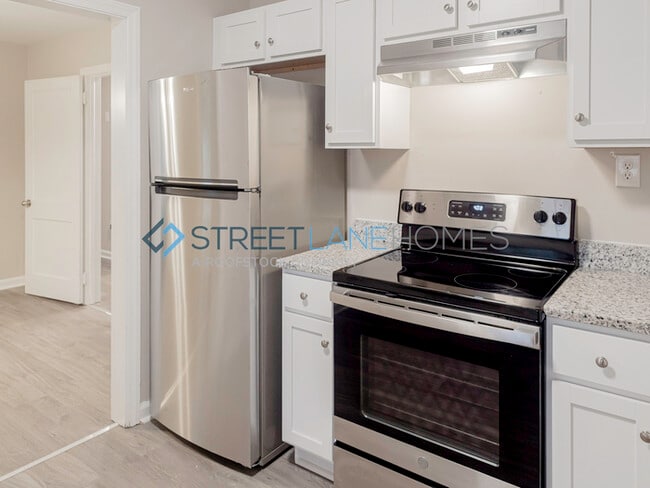 Building Photo - NOW OFFERING $250 OFF THE FIRST FULL MONTH...
