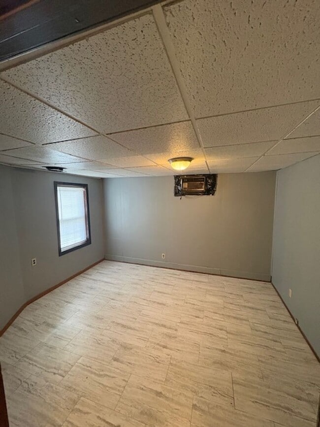 Building Photo - 103 S 13th St