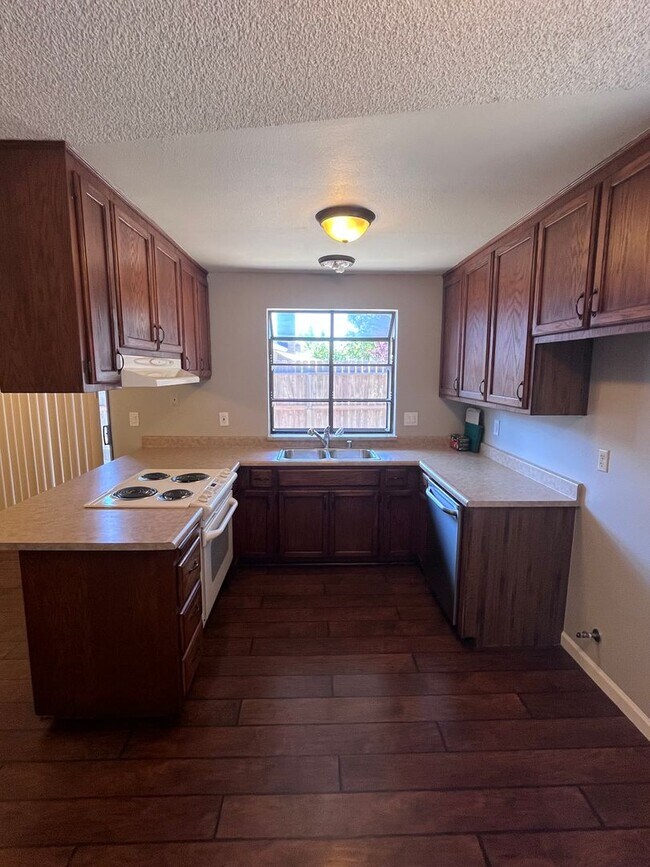 Building Photo - NICE UPDATED HOME IN CITRUS HEIGHTS!!