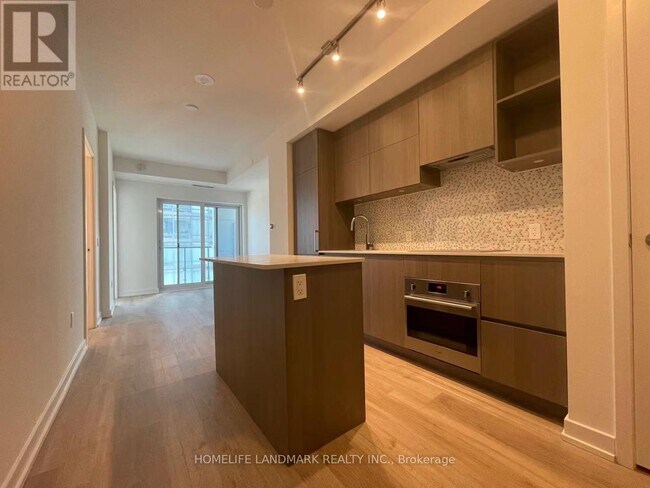 Building Photo - 1 Yorkville Ave