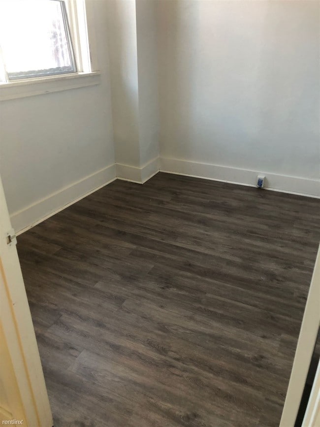 Building Photo - 1 br, 1 bath Apartment - Gladden Building #13
