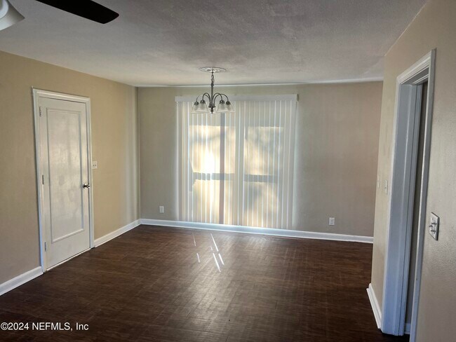 Foto del edificio - 6060 Mizzell Dr