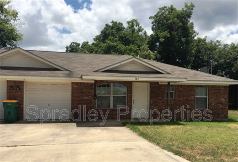 105 E 15th Ave, Belton, TX 76513 Condo for Rent in Belton, TX