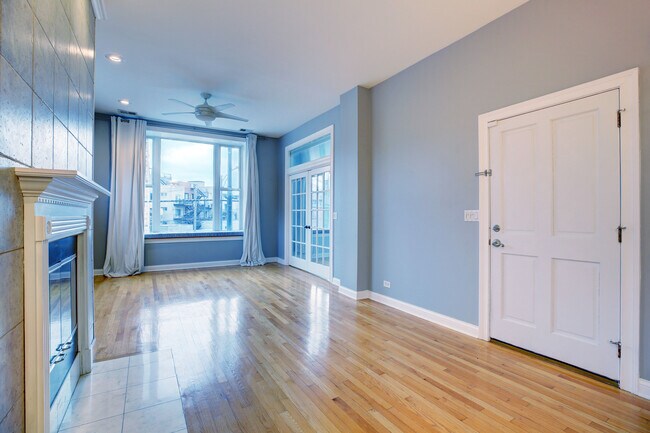 Foto del edificio - 1727 N Clybourn Ave