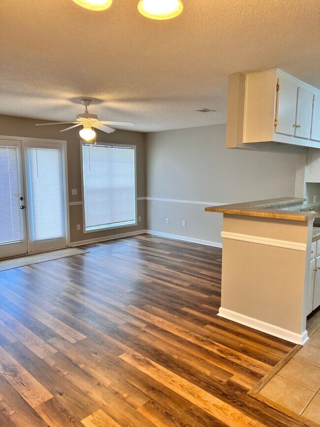 Building Photo - 118 N Spring View Dr