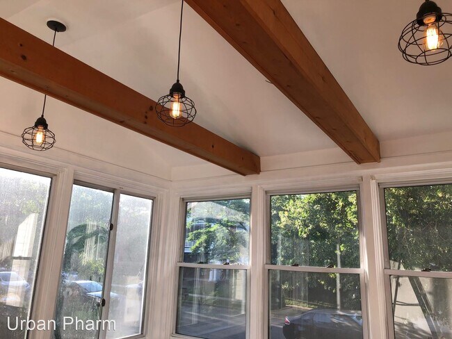 Building Photo - 616 Kellogg St SE