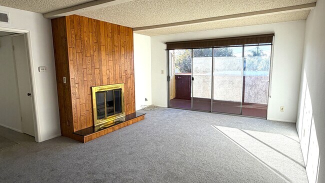 Building Photo - 2805 E 3rd St