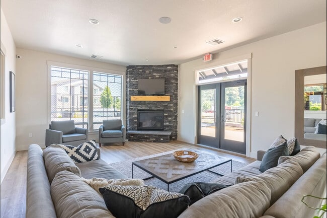 Building Photo - Silverplace Apartment Homes