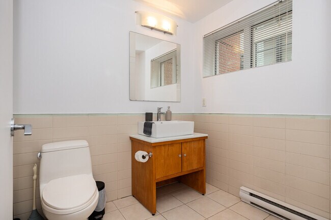Photo du bâtiment - 244 Rue De la Gauchetière O