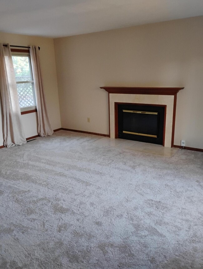 Building Photo - 339 Clover Ln