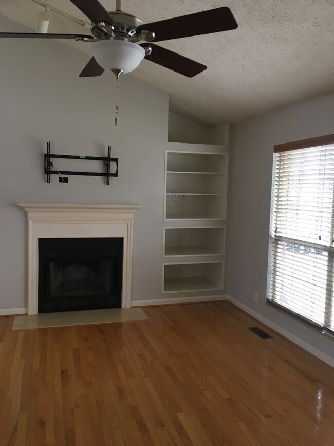 Building Photo - Large Hermitage Home on corner lot.