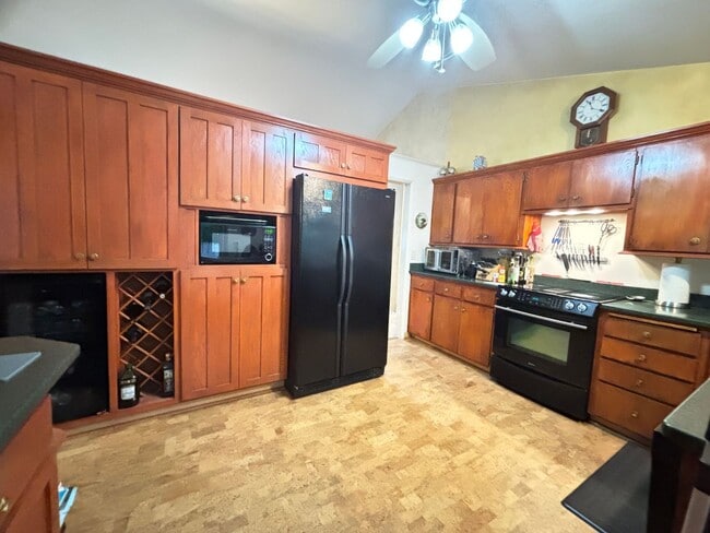 Building Photo - Large 4 Bedroom Home Only 40 Feet to the E...