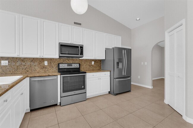 Foto del edificio - 10635 NW 54th St