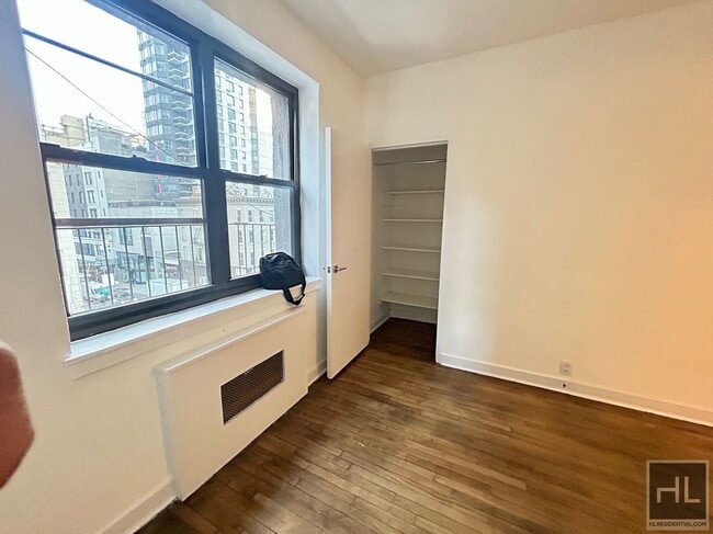 Building Photo - East 61 Street