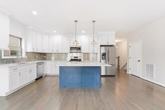 Building Photo - 5103 Meadowview Ave