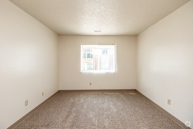 2BR, 1.5BA - 980 SF - Regency Woods