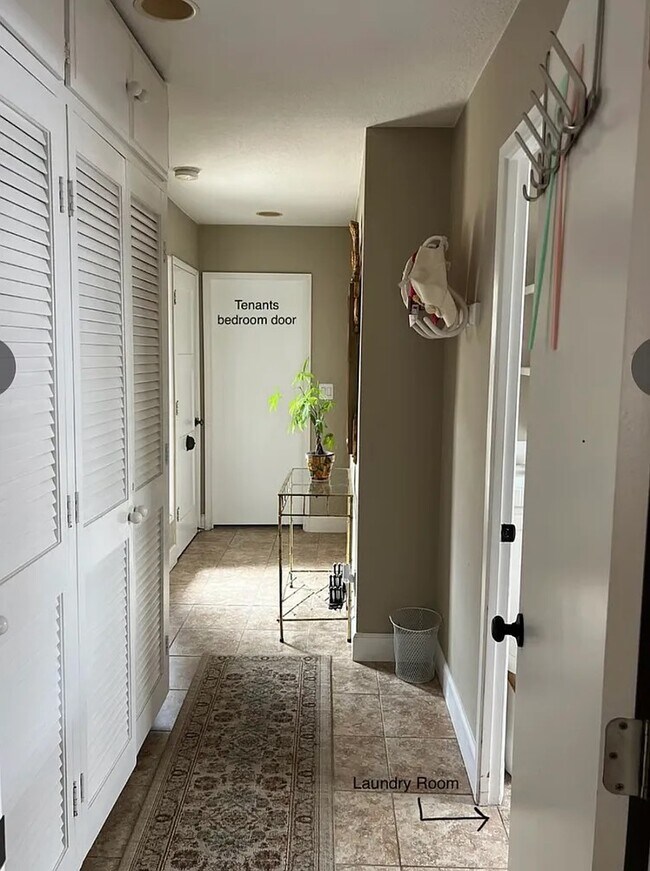 Foto del edificio - 16872 Stiles Cir
