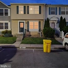 Building Photo - 323 Lindera Ct
