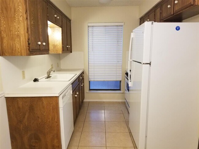 Foto del edificio - 2804 Thrushwood Dr