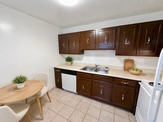 Foto del edificio - 1510 N Silver Ln