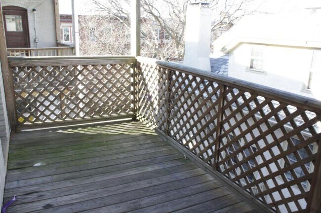 Foto del edificio - Nice 5 bed 2 bath available 9/1