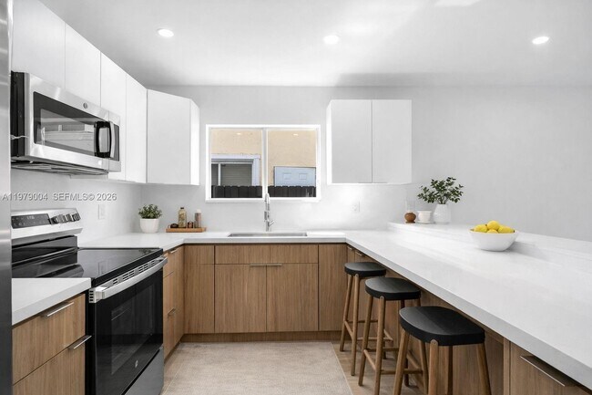 Foto del edificio - 354 NE 35th Ave