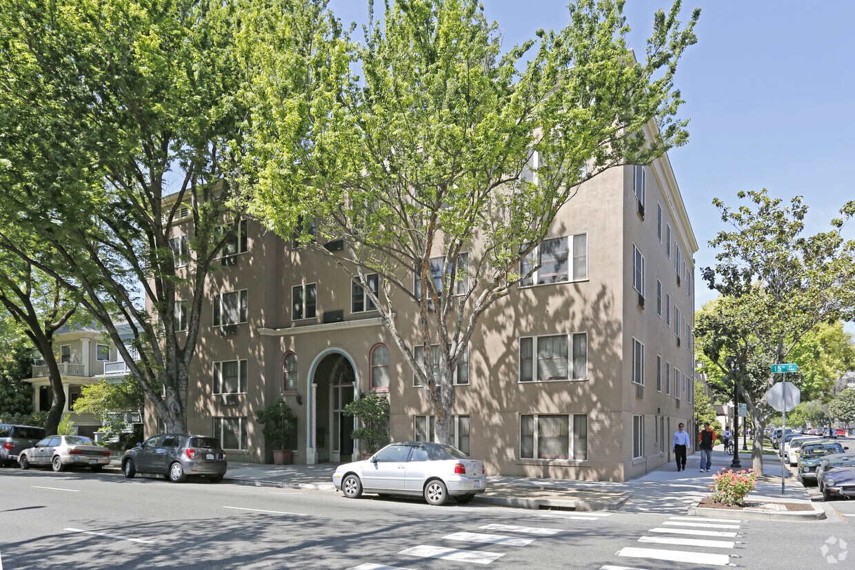 Primary Photo - Auslander Apartments