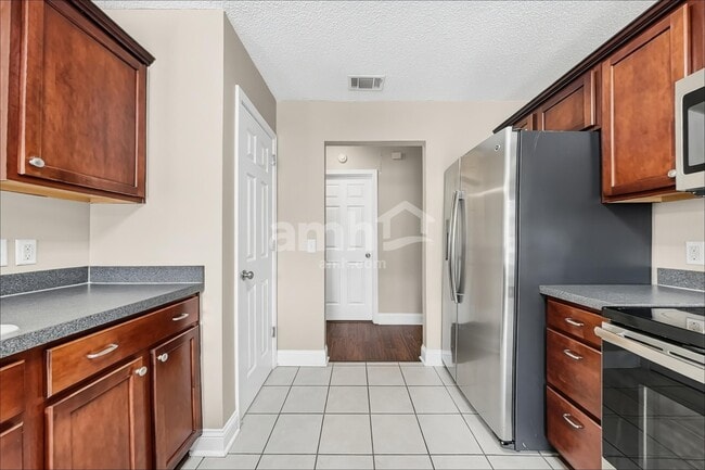 Foto del edificio - 738 Laurel Hill Cir