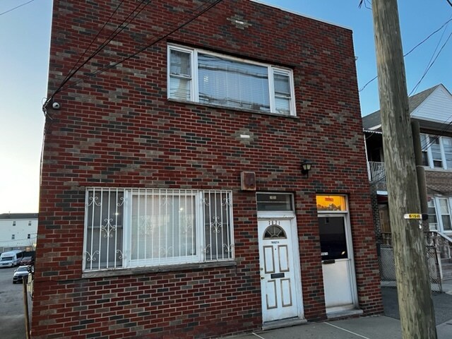Primary Photo - 7071 Kennedy Blvd