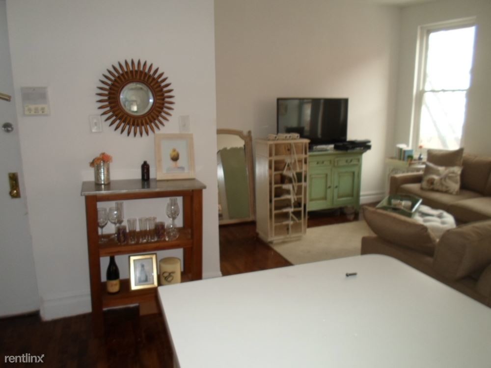 Primary Photo - 2 br, 1 bath Apartment - 1 Bank St