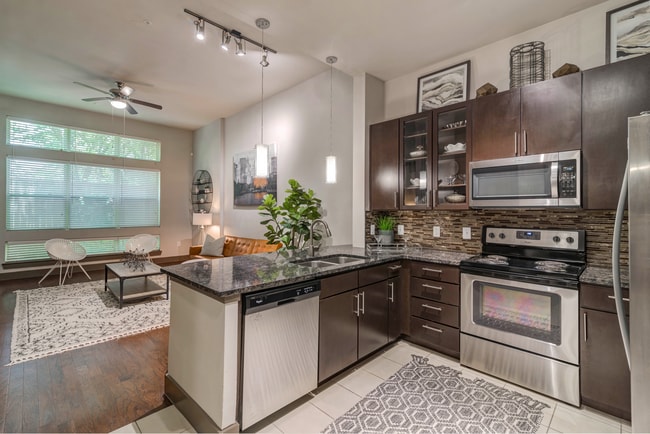 Spacious floor plan - 5755 Hermann Park