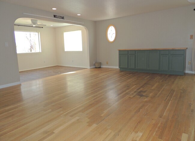 Building Photo - 831 26 Rd