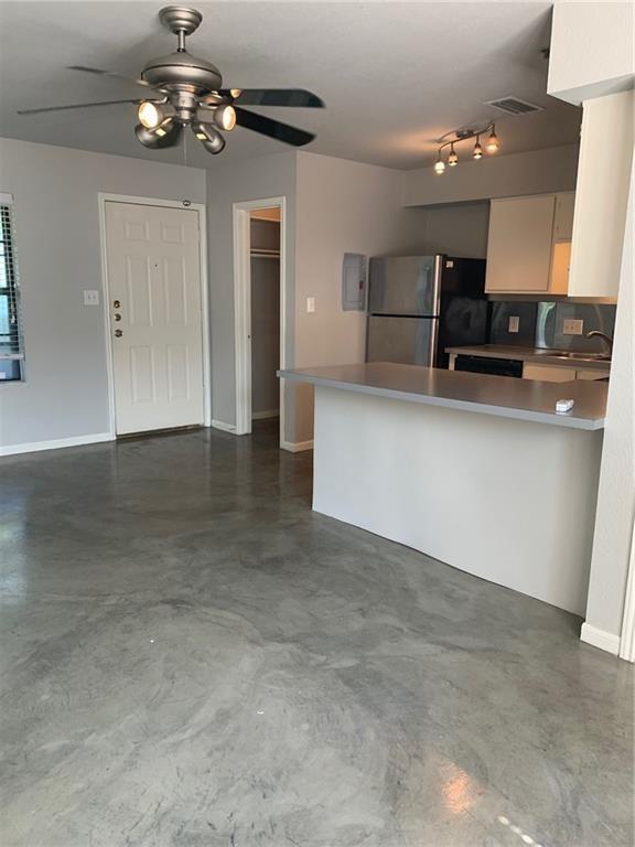 Foto del edificio - 1013 W 23rd St