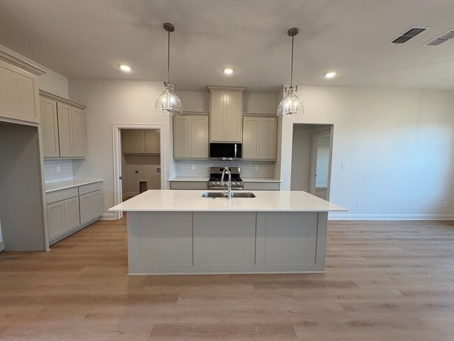 Building Photo - 368 Mary Cir